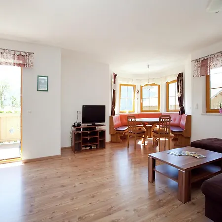Stunning Near Forest In Daire