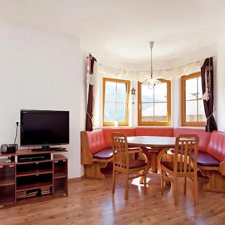 Daire Stunning Near Forest In *