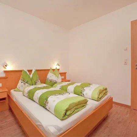Stunning Near Forest In Daire *